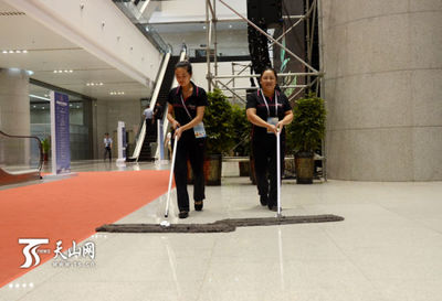 第四屆中國--亞歐博覽會(huì)服務(wù)工作者剪影